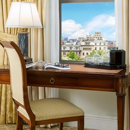 Отель The Newbury Бостон Экстерьер фото A writing desk