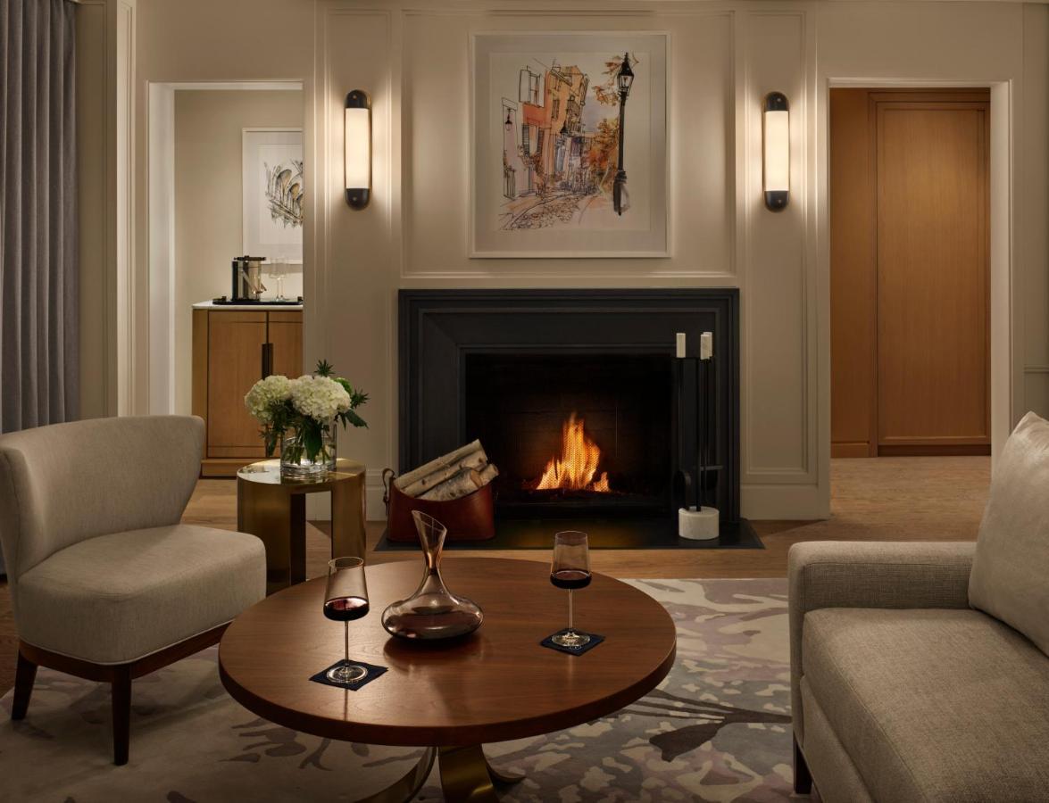 Отель The Newbury Бостон Экстерьер фото A living room at The Ritz-Carlton, Washington, D.C.