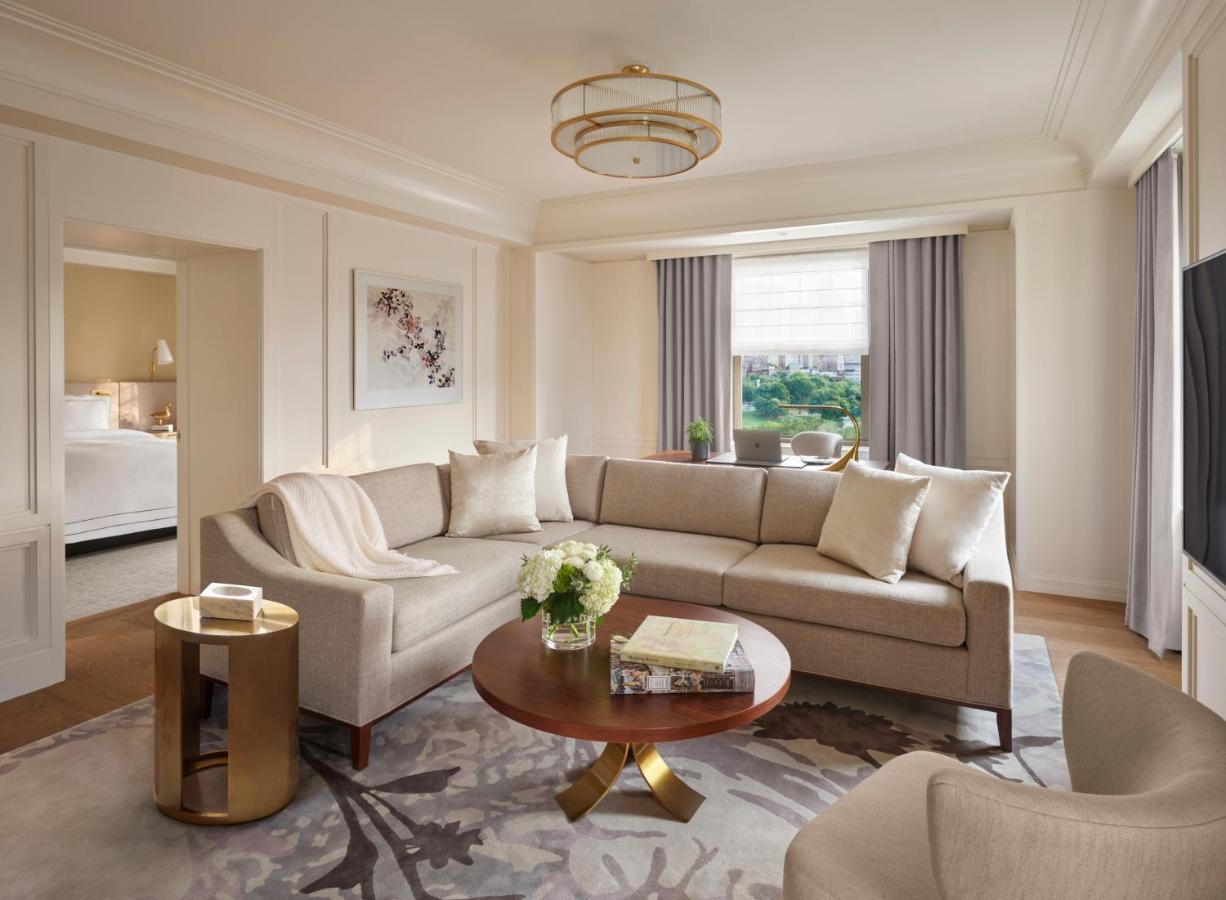 Отель The Newbury Бостон Экстерьер фото A suite at The Carlyle