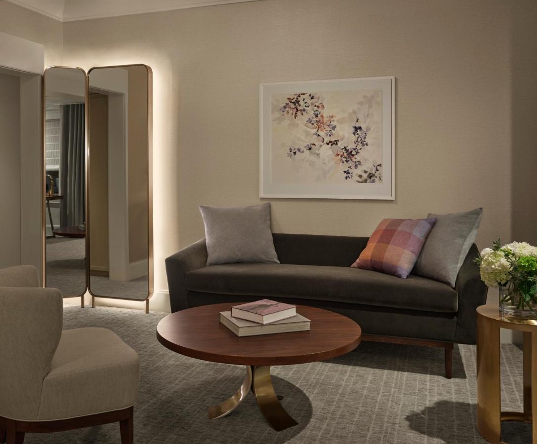 Отель The Newbury Бостон Экстерьер фото A living room at The London West Hollywood