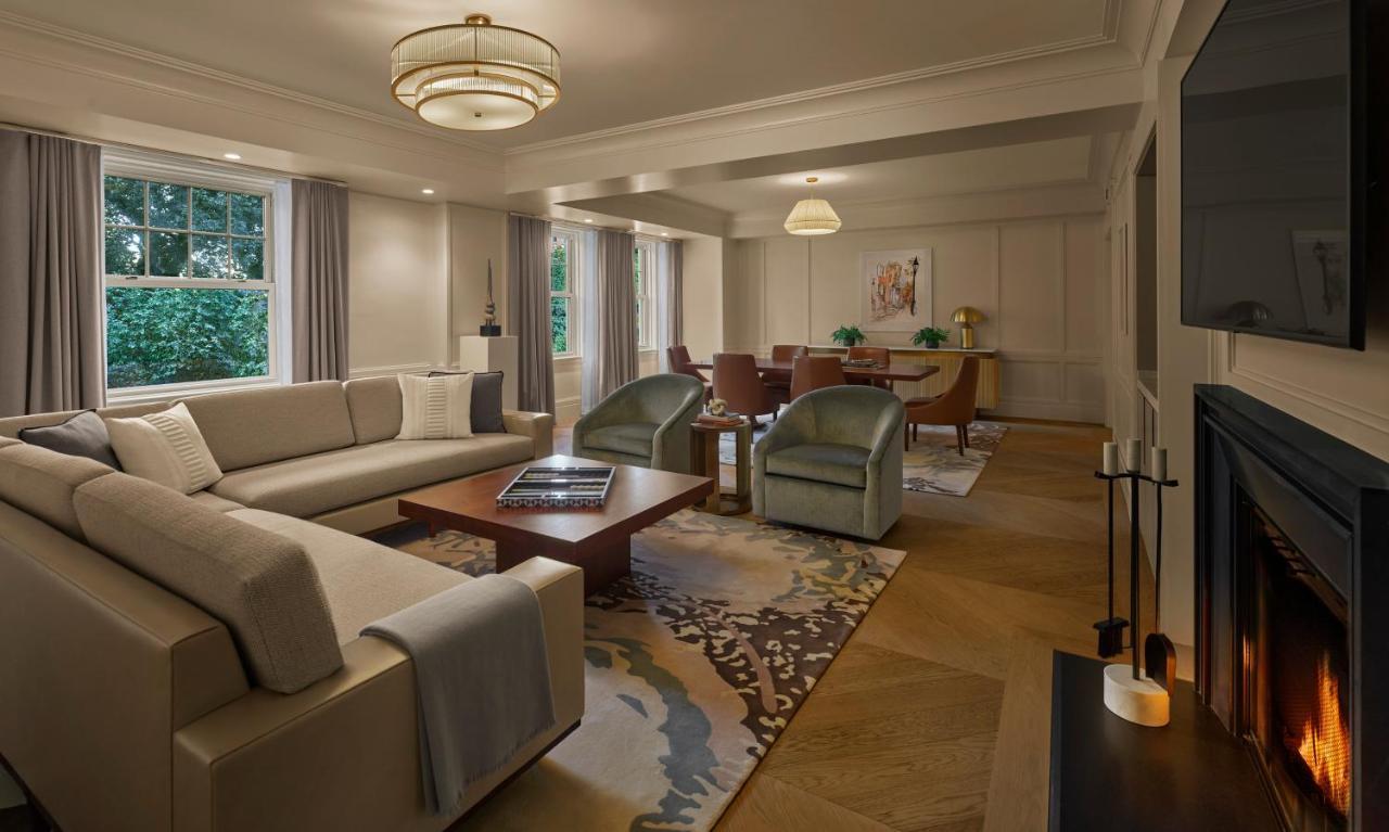 Отель The Newbury Бостон Экстерьер фото The living room of a three-bedroom suite