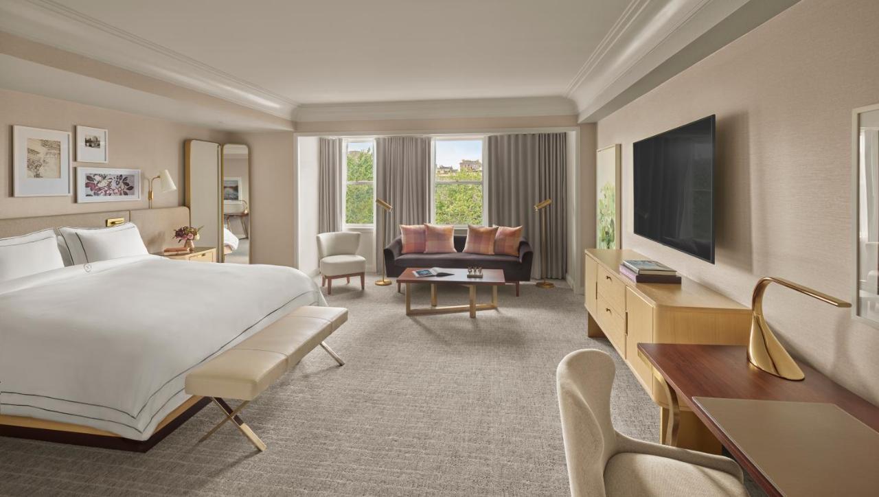 Отель The Newbury Бостон Экстерьер фото A guest room at The St. Regis Washington, D.C.